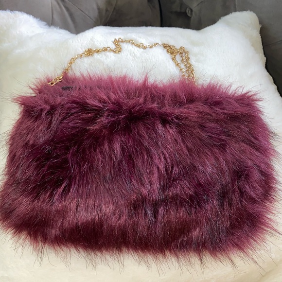 Burgundy Faux Fur Zipper Clutch with Gold chain - Picture 1 of 6